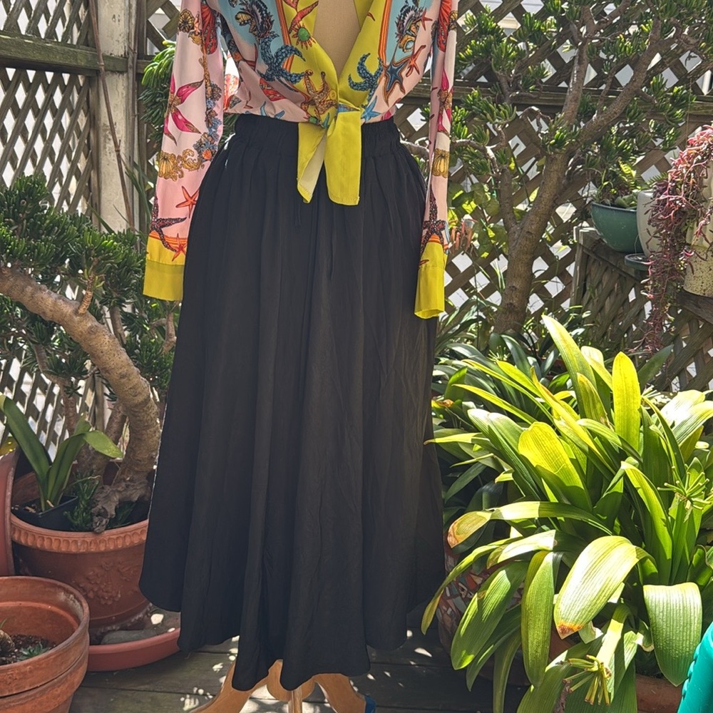 Black full  skirt by Abaadlw.  Size Small but would fit a medium.  Pockets .NWT